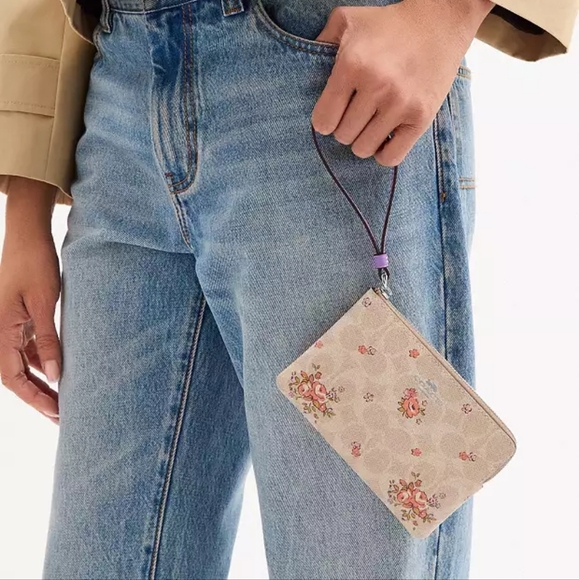 Coach Corner Zip Wristlet In Signature Canvas With Floral Print (Lilac/Sand) - Picture 7 of 7